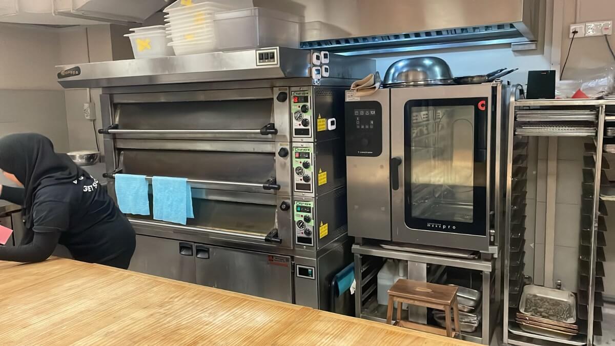 (Expired)Fully Equipped Cafe And Bakery At City Fringe With Lunch & Dinner Crowd