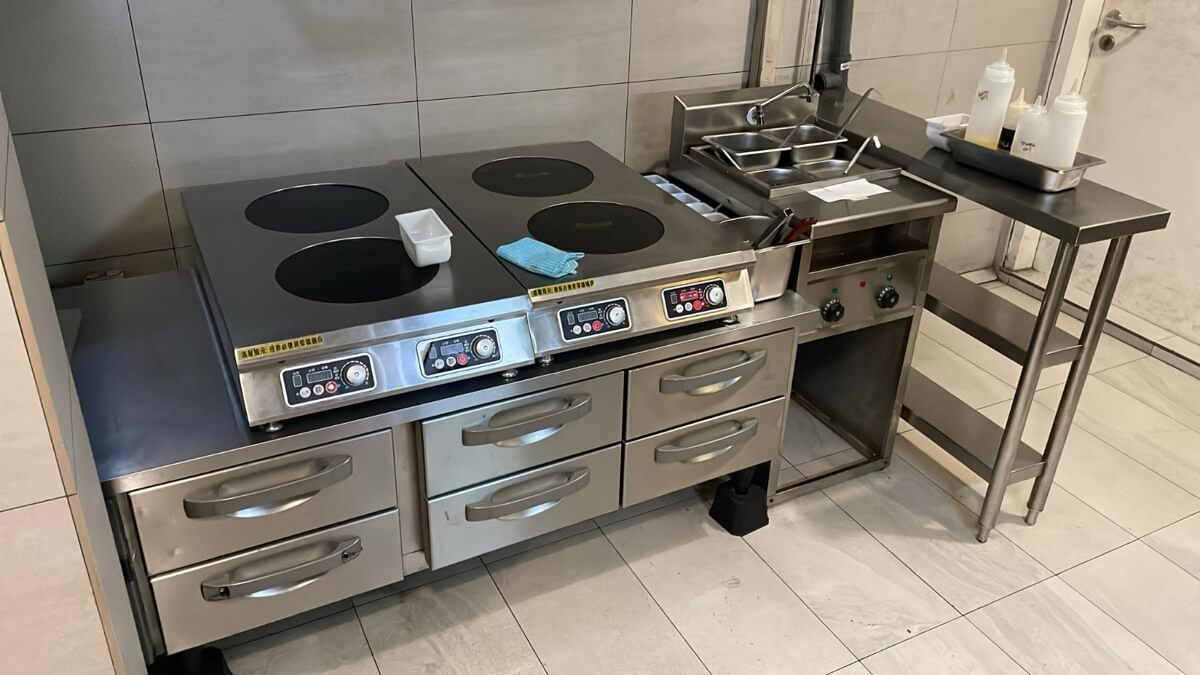 (Expired)Fully Equipped Cafe And Bakery At City Fringe With Lunch & Dinner Crowd