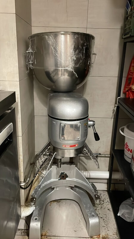 (Expired)Fully Equipped Cafe And Bakery At City Fringe With Lunch & Dinner Crowd