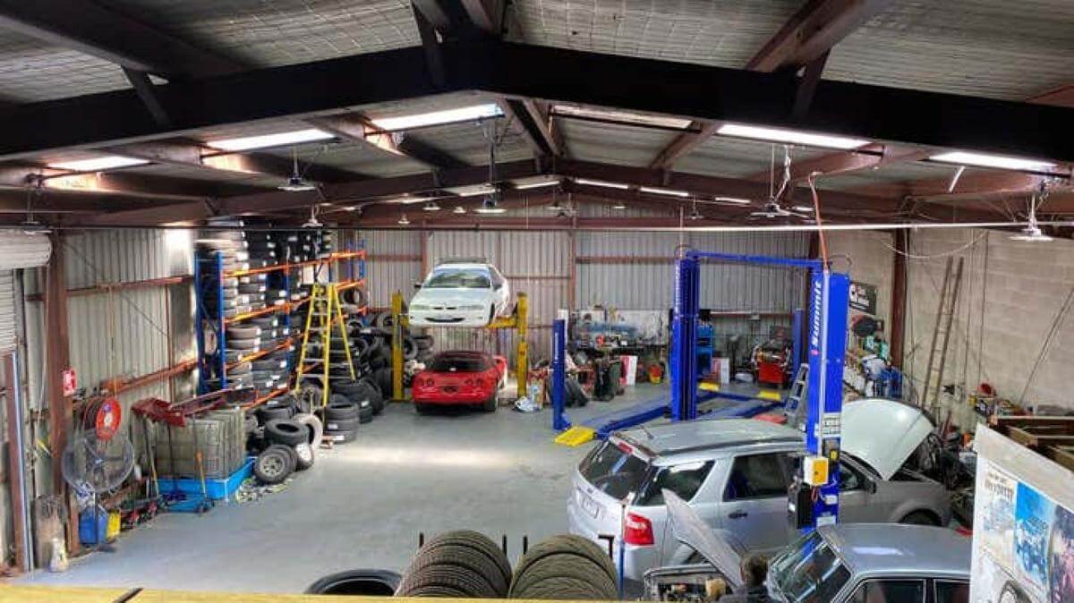 Cash Cow !!  Mechanical workshop & Tyre fitter.  Freehold and Business.
