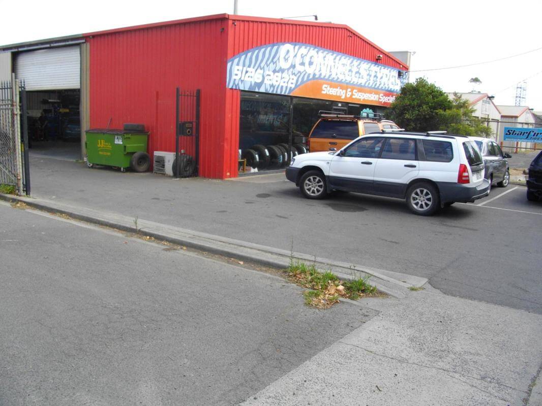 Cash Cow !!  Mechanical workshop & Tyre fitter.  Freehold and Business.