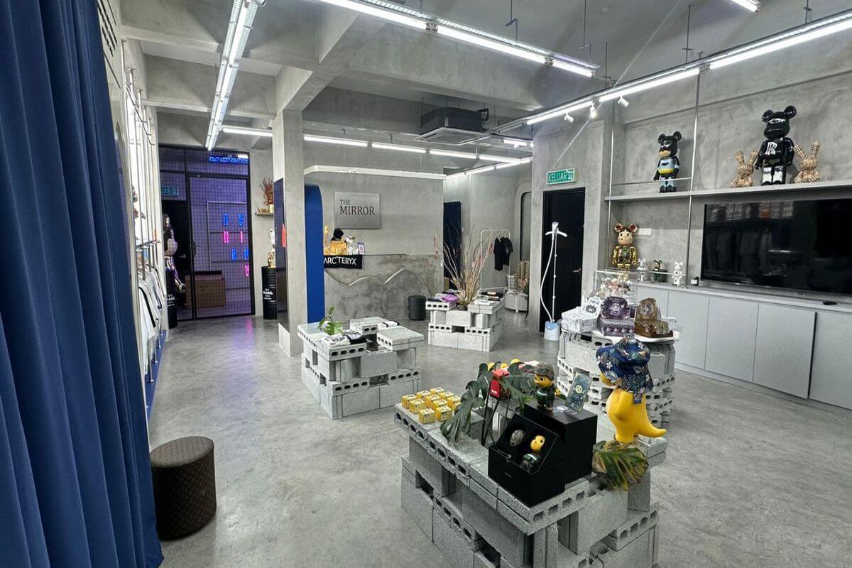 Exclusive Profitable Streetwear & Luxury Fashion Business For Sale In Mount Austin, Johor Bahru!