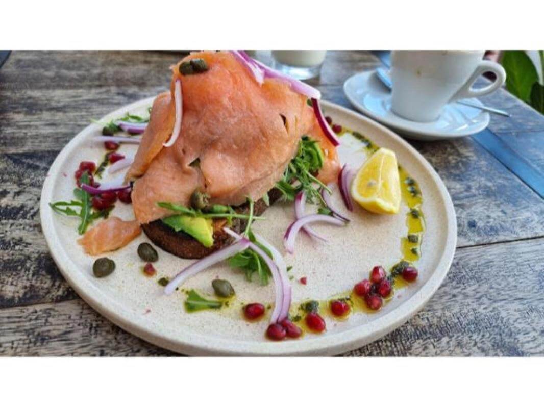 Highly Profitable North Shore Café  Loyal Customers & Prime Location