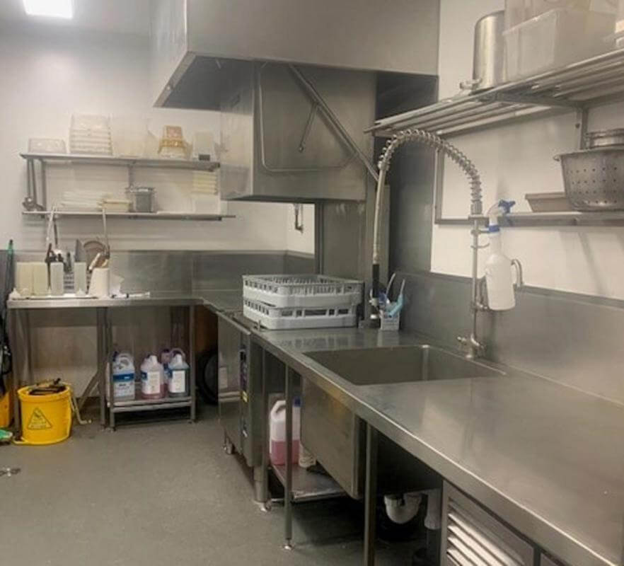 Magnificent Chicken & Chip takeaway, Gold Coast north, Near new equipment, Possible for 491 Visa!