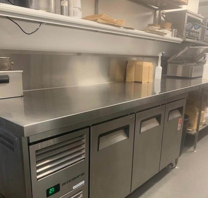 Magnificent Chicken & Chip takeaway, Gold Coast north, Near new equipment, Possible for 491 Visa!