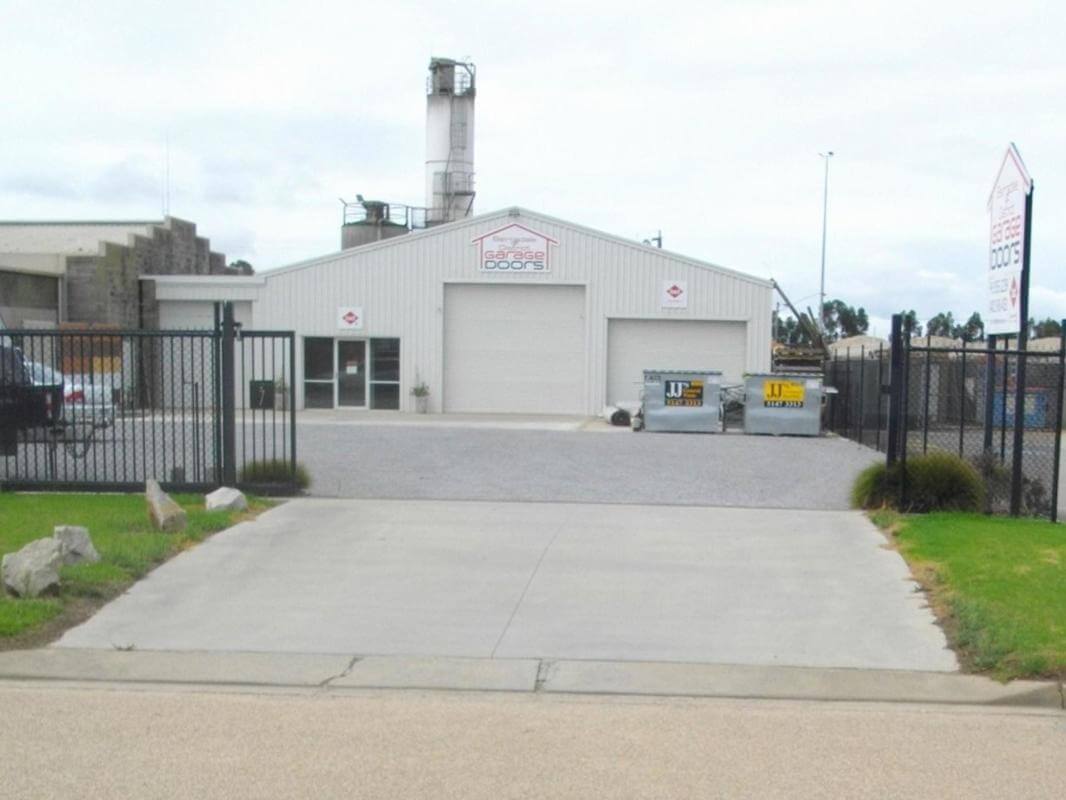 GARAGE DOOR SUPPLIERS AND FITTERS. TRAINING AVAILABLE