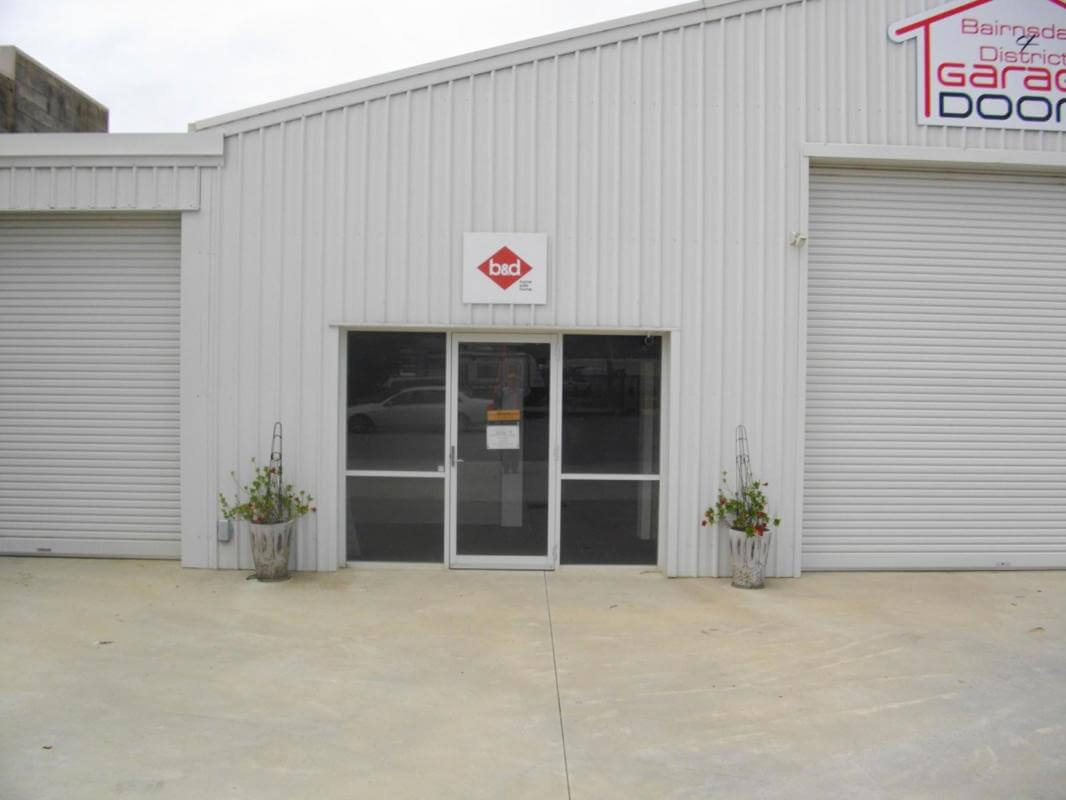 GARAGE DOOR SUPPLIERS AND FITTERS. TRAINING AVAILABLE