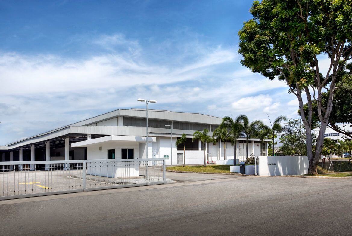 Groundfloor Warehouse With Loading Bay & Dock Levelers For Lease