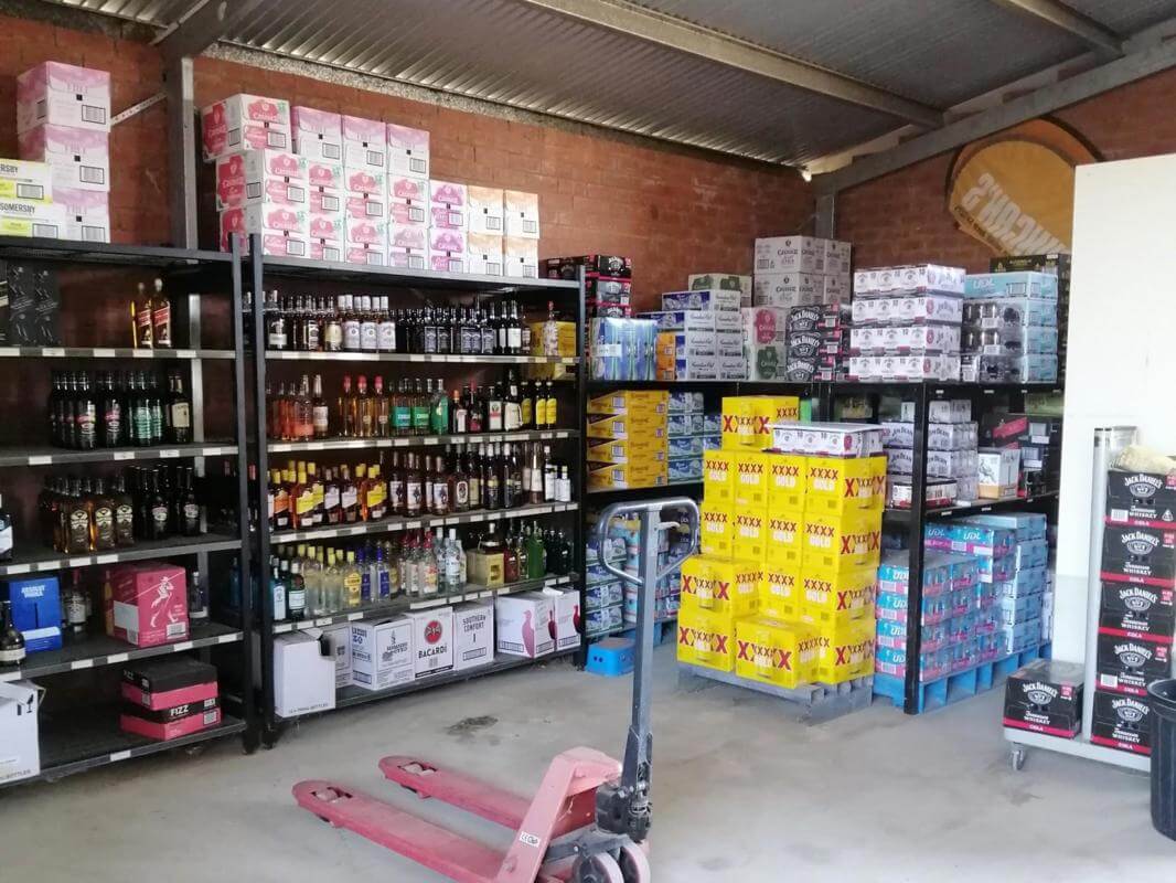 $150,000 NET, Hotel/Motel   Vendors terms