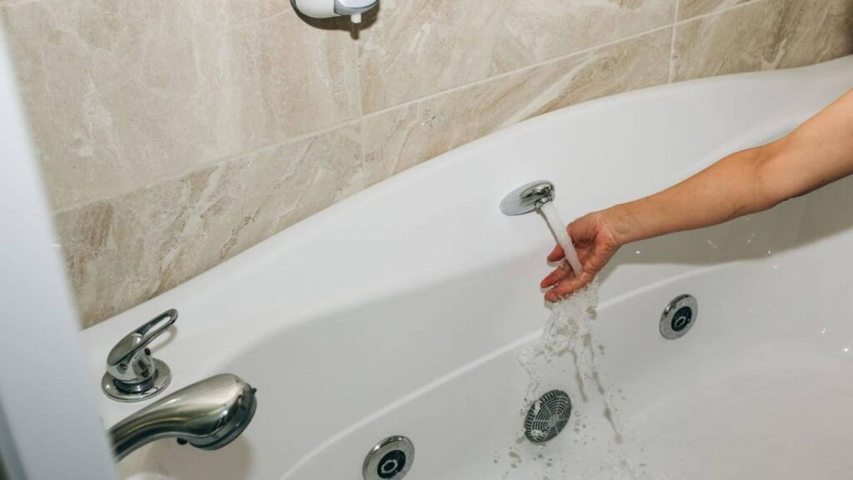 Hot Water Service Provider  Profit $671,782  SEQ