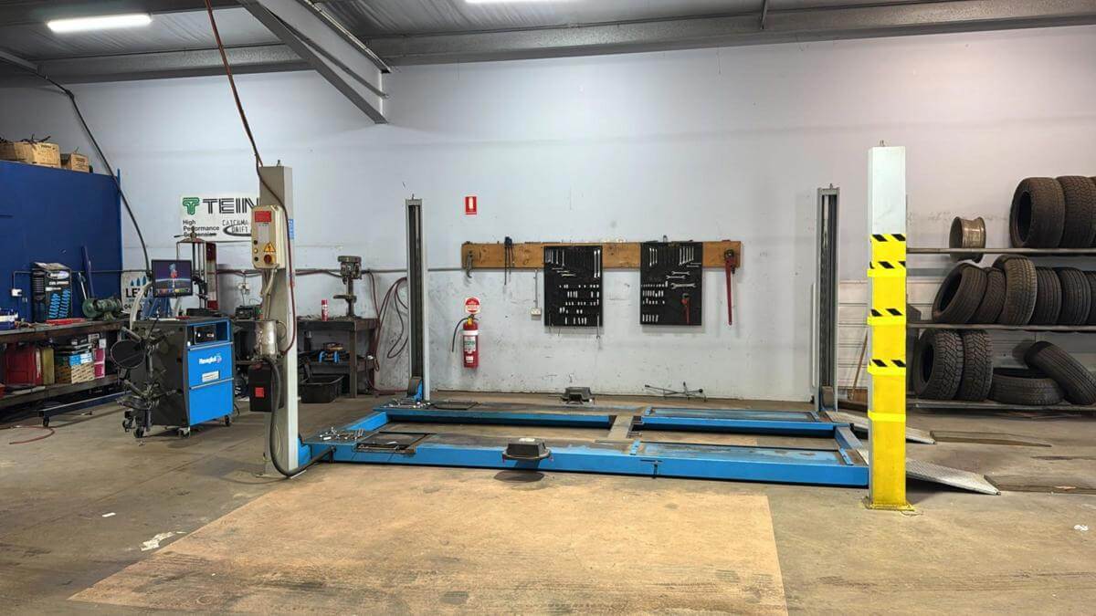 Huge Mechanical & Tyre workshop.  No Weekends !!