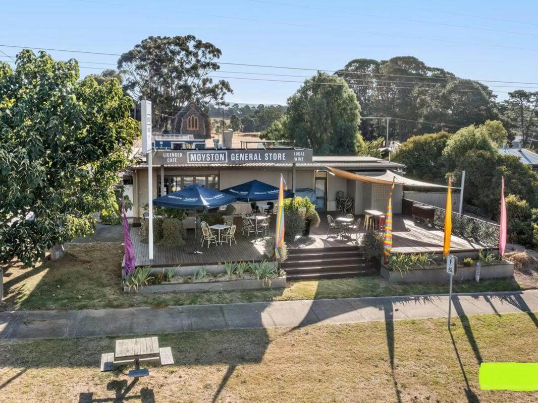 Freehold and Business    Convenience/General store