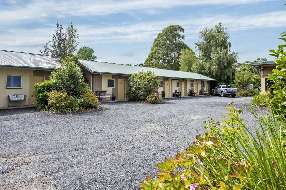 Adj Net Profit>$243K 13 Rooms Freehold Motel Strahan Tasmania 70% Occupancy