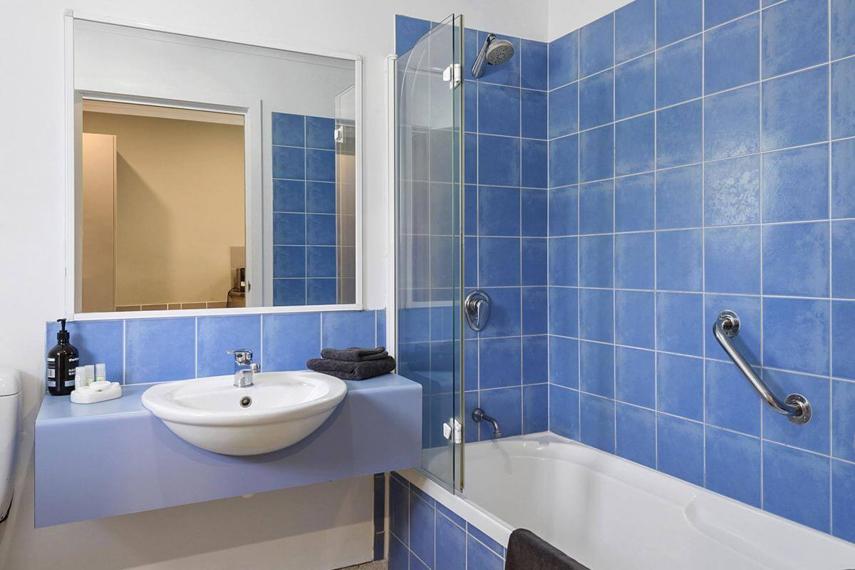 Adj Net Profit>$243K 13 Rooms Freehold Motel Strahan Tasmania 70% Occupancy