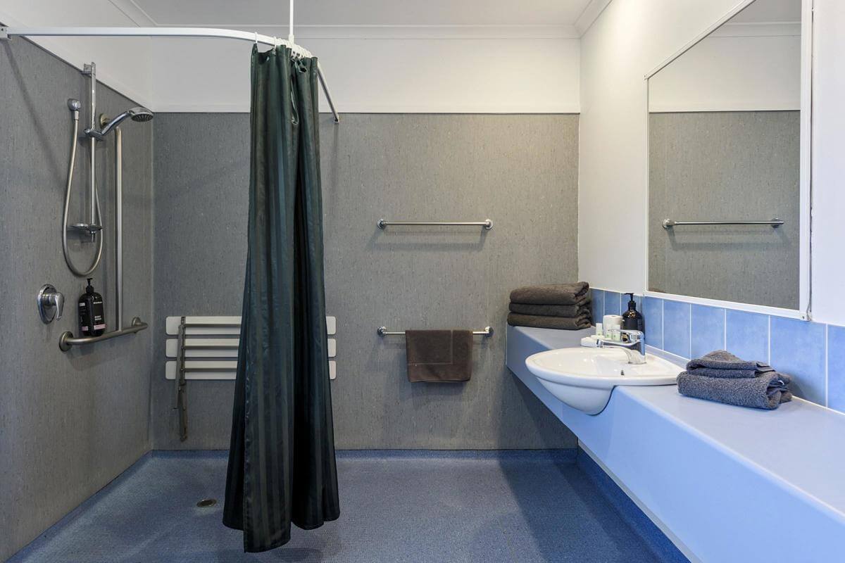 Adj Net Profit>$243K 13 Rooms Freehold Motel Strahan Tasmania 70% Occupancy