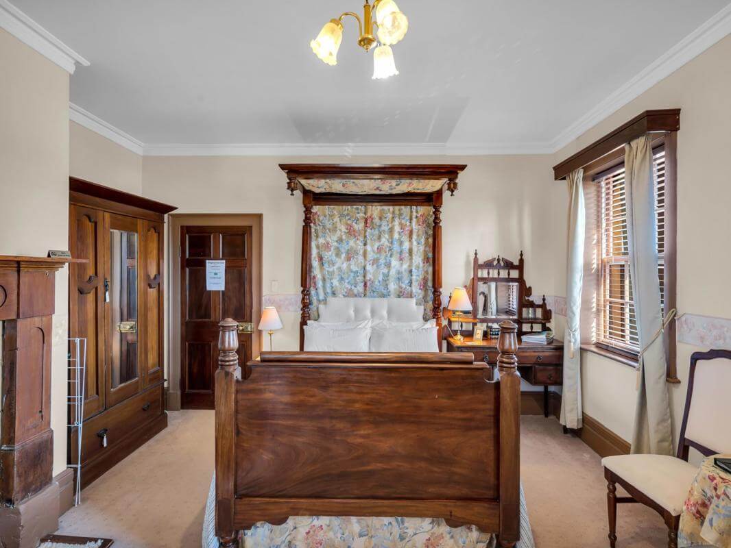 Magnificent Water Views Character Heritage Building 7BR Ensuite, Home or Business Choice is Yours