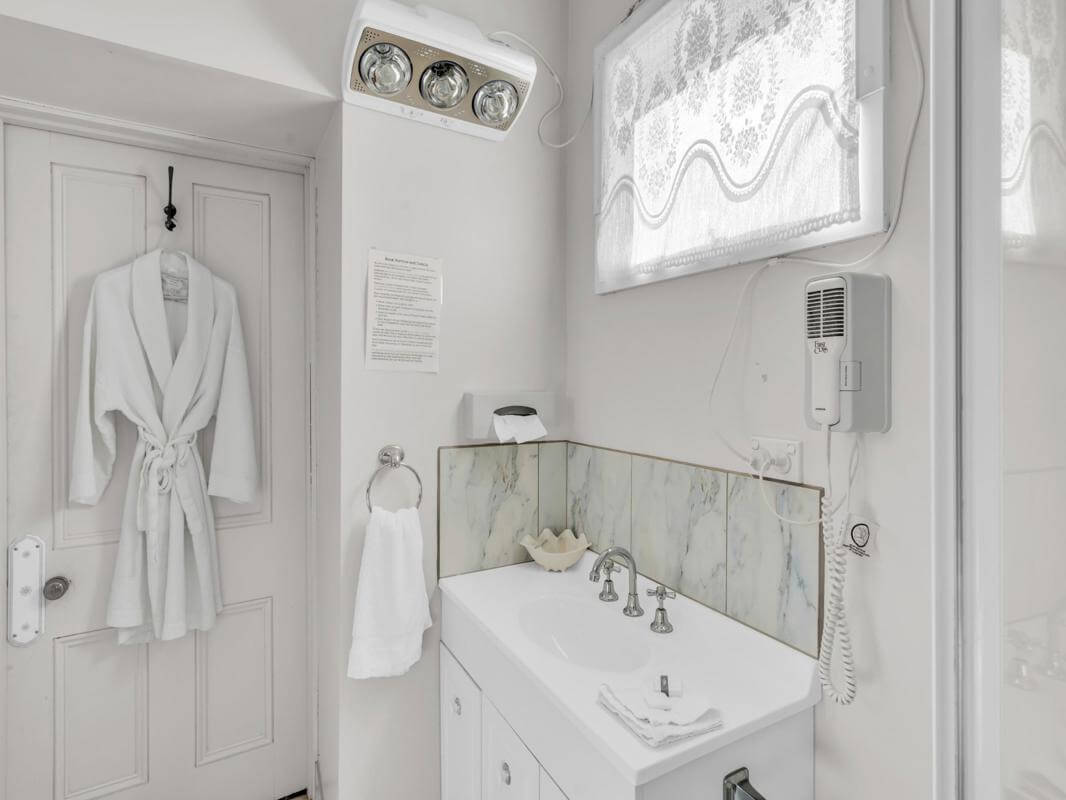 Magnificent Water Views Character Heritage Building 7BR Ensuite, Home or Business Choice is Yours