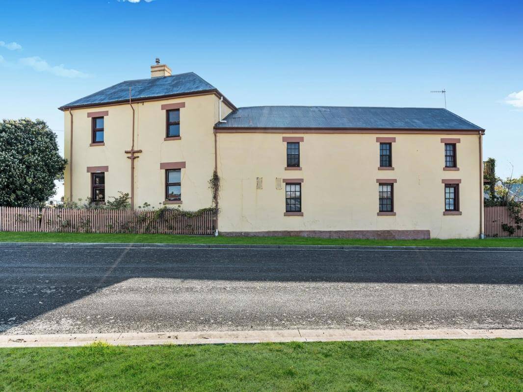 Magnificent Water Views Character Heritage Building 7BR Ensuite, Home or Business Choice is Yours