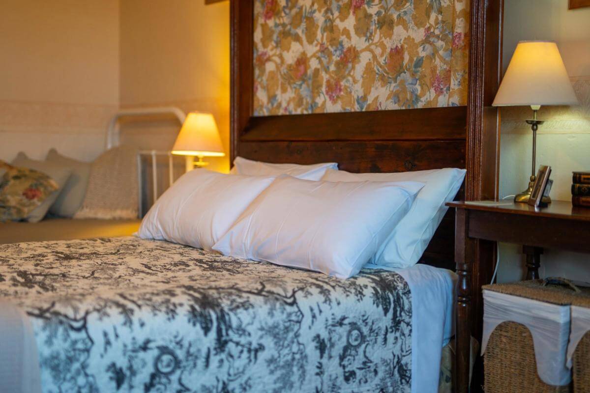 Magnificent Water Views Character Heritage Building 7BR Ensuite, Home or Business Choice is Yours