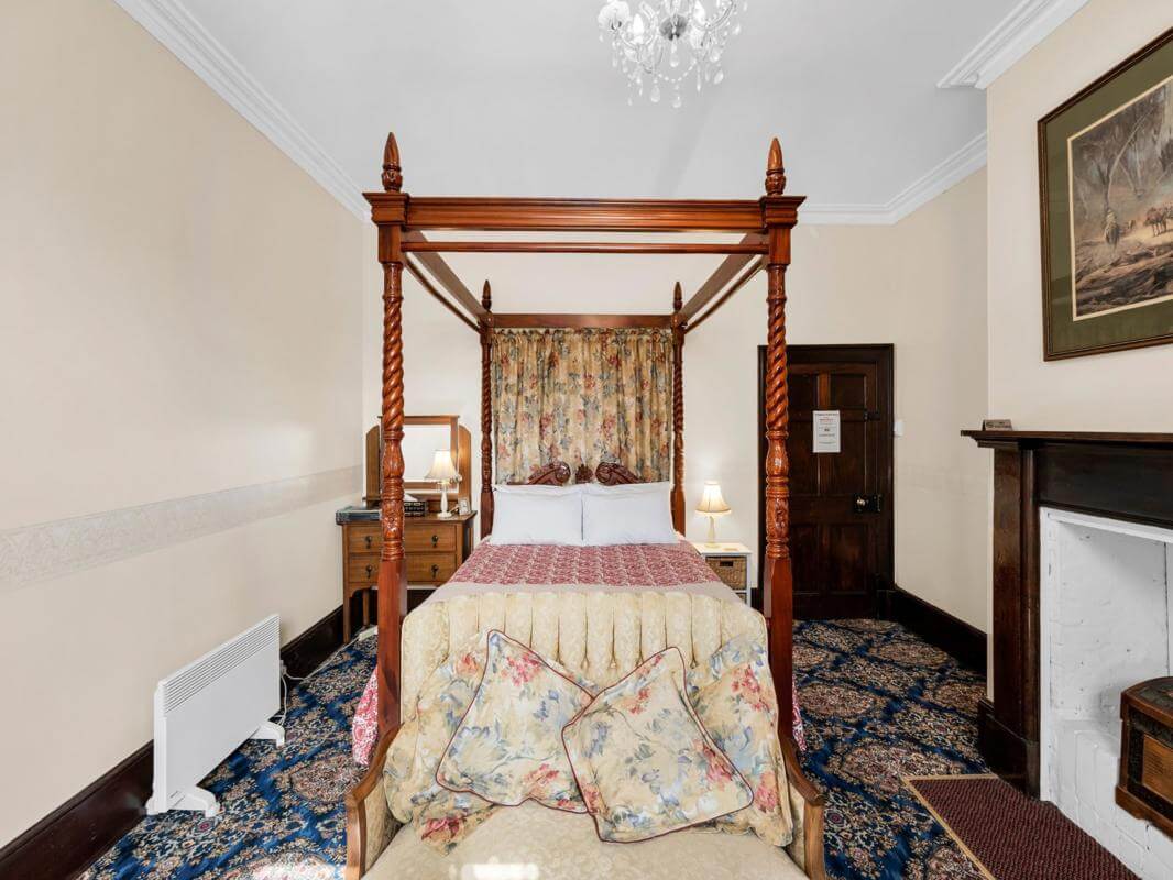 Magnificent Water Views Character Heritage Building 7BR Ensuite, Home or Business Choice is Yours