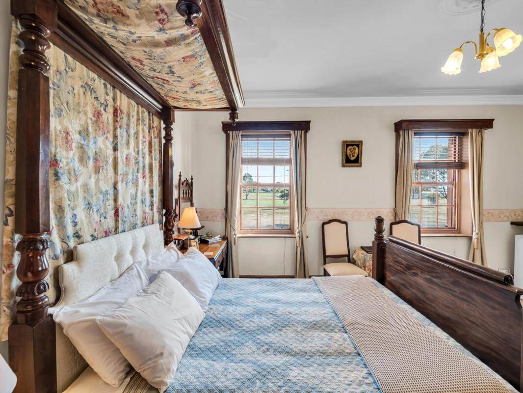 Magnificent Water Views Character Heritage Building 7BR Ensuite, Home or Business Choice is Yours