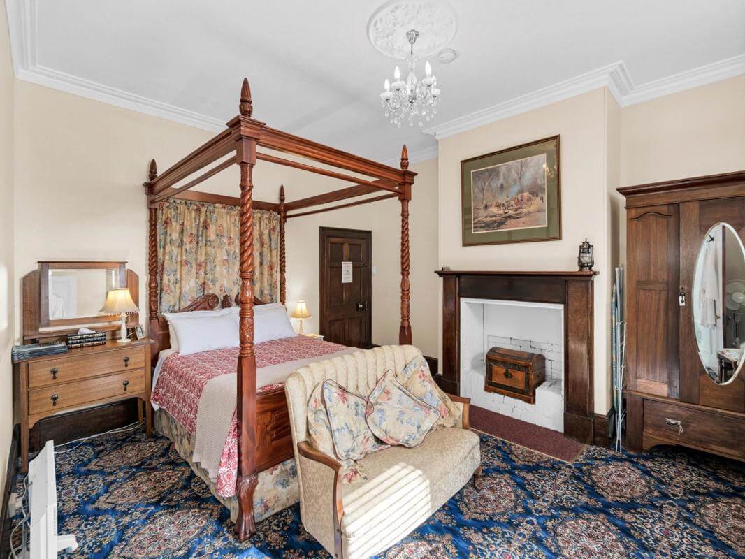 Magnificent Water Views Character Heritage Building 7BR Ensuite, Home or Business Choice is Yours