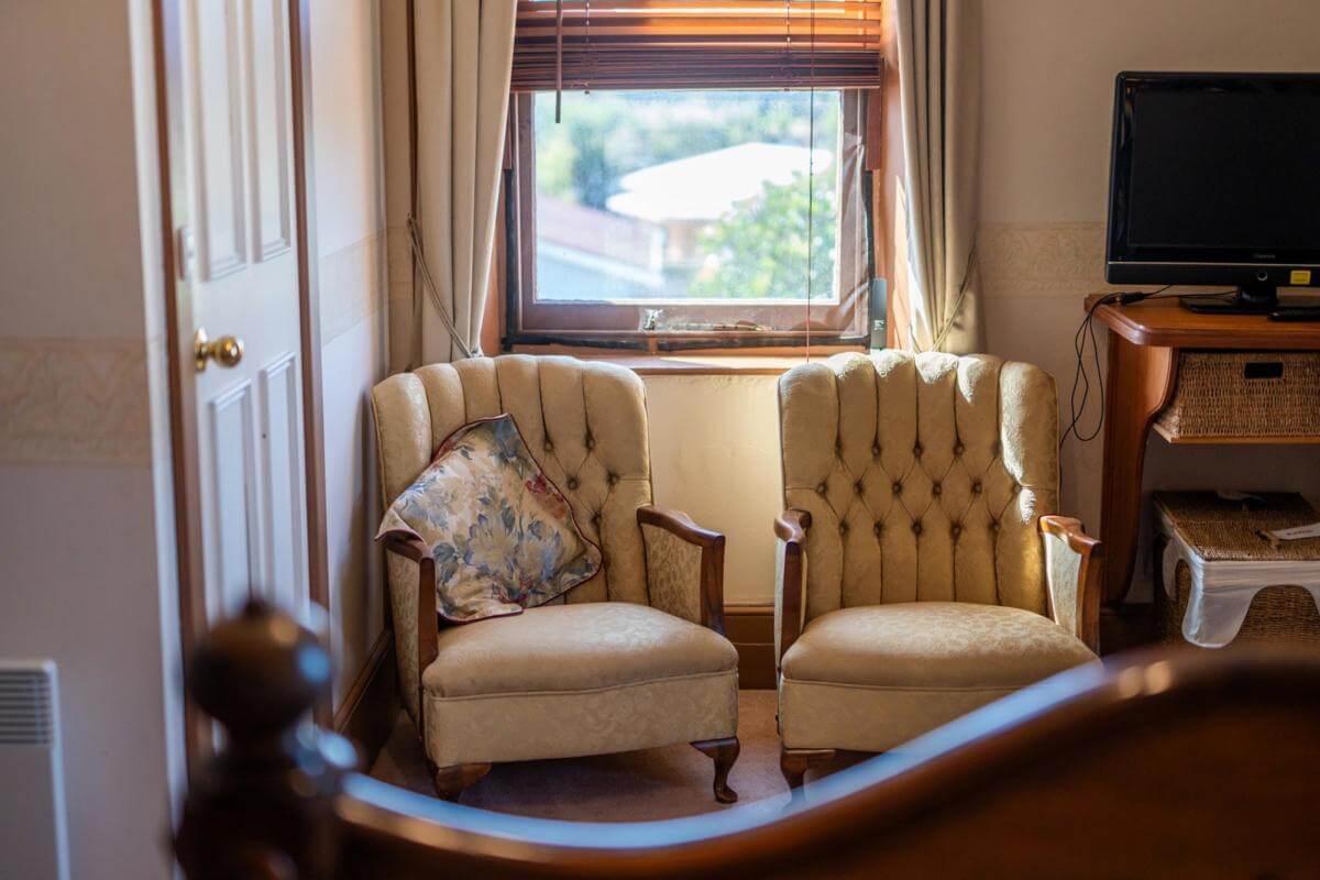 Magnificent Water Views Character Heritage Building 7BR Ensuite, Home or Business Choice is Yours