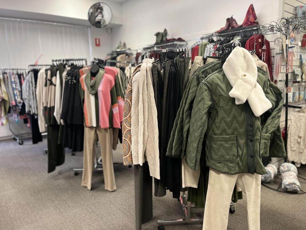 Profit Apprx $140,000 Ladies Fashion Business For Sale Trading 5.5 Days Attractive Profit ROI 280%