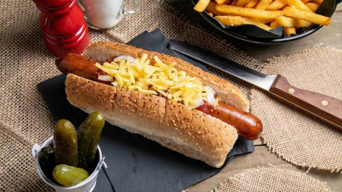 5 Dogs (hotdogs) Fortitude Valley Brisbane, TO $27,000 per week, Excellent location!