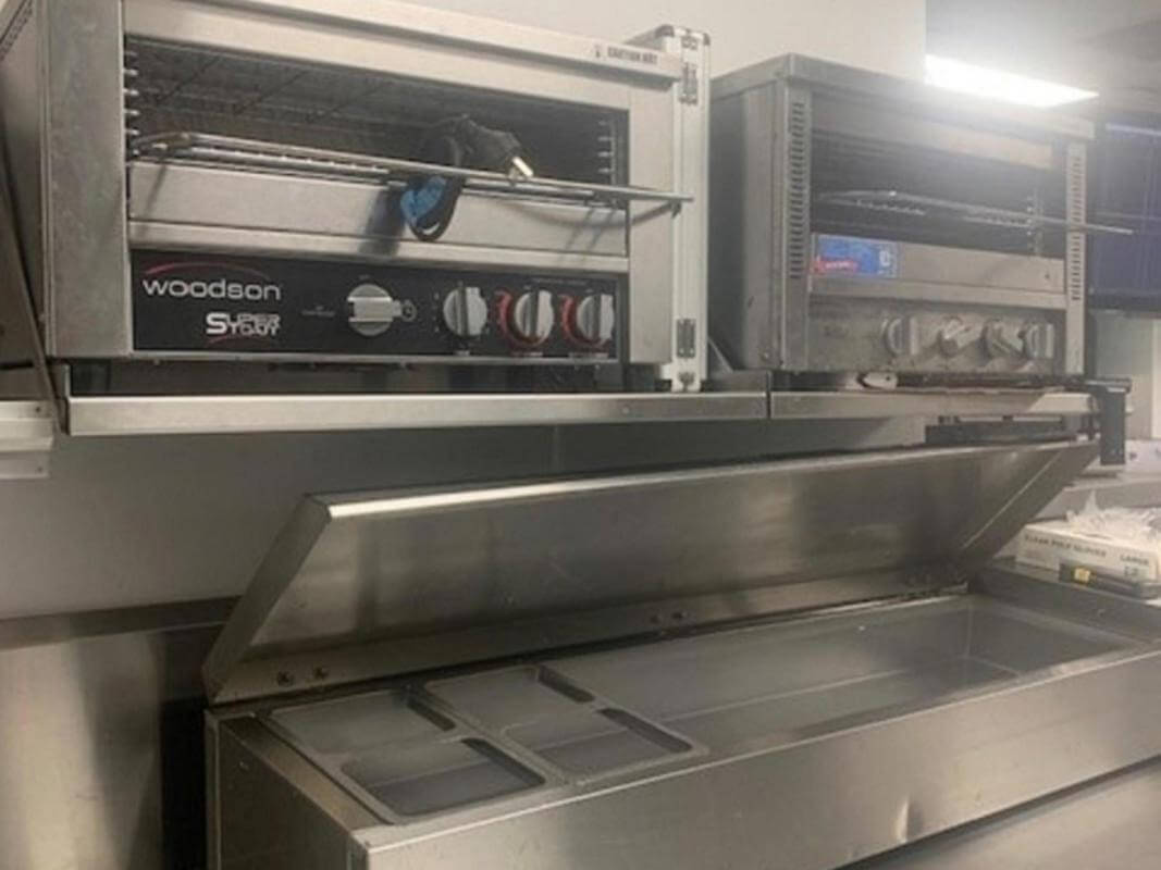 Magnificent Chicken & Chip takeaway, Gold Coast north, Near new equipment, Possible for 491 Visa!