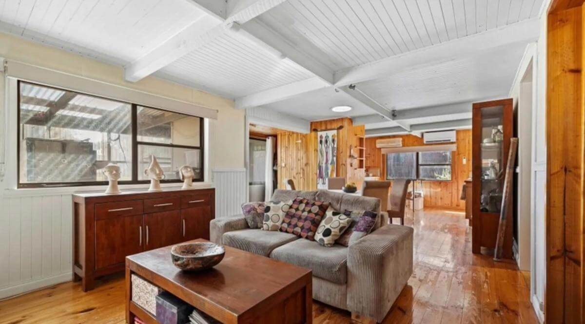 Freehold and Business.   Convenience-General store