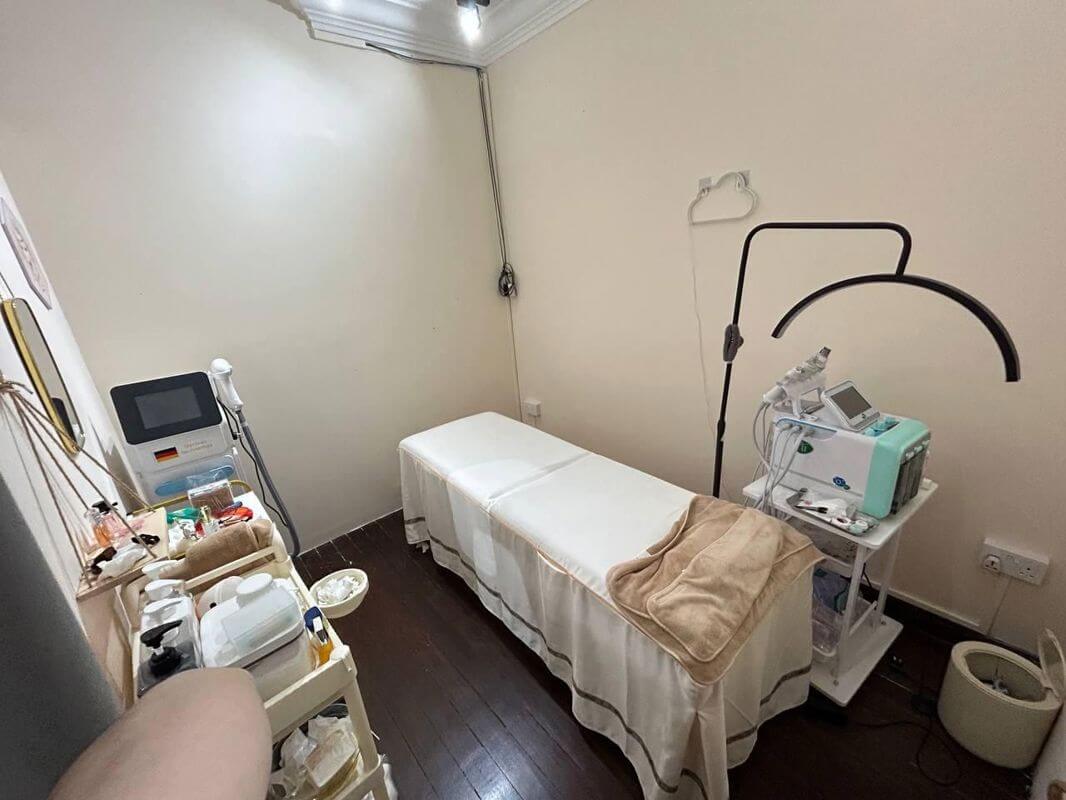 (Expired)Beauty Salon For Takeover. Beautifully Furnished And Renovated Ready For Operation