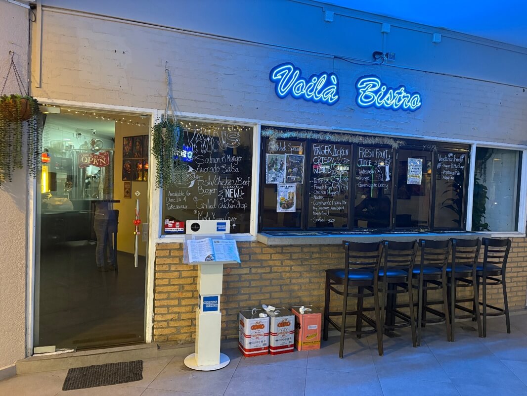 (Expired)Charming Bistro For Sale - Established Spot At Bayshore