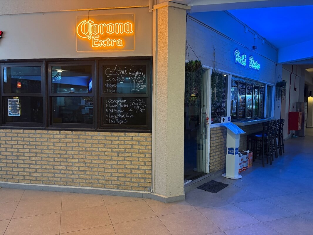 (Expired)Charming Bistro For Sale - Established Spot At Bayshore