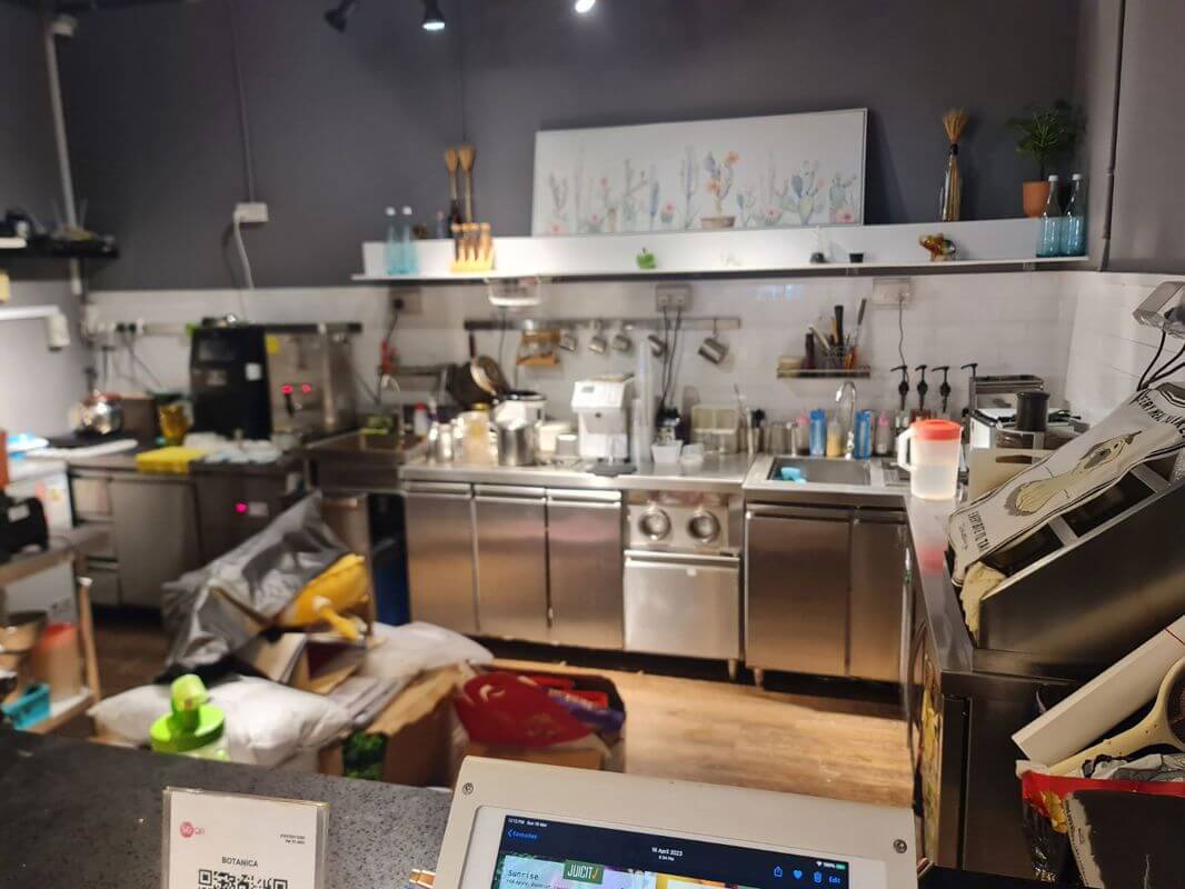 ***Business Takeover Running Café Business City Gate Singapore*** **Available October **