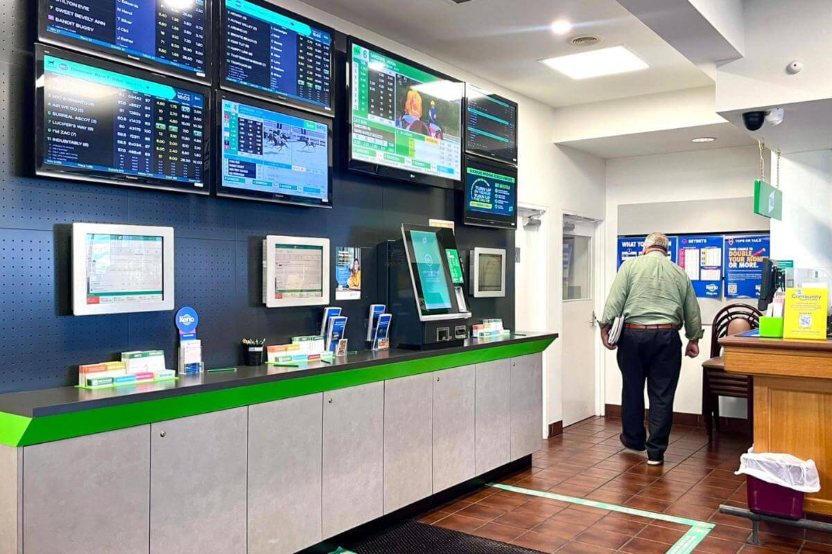 L/hold Beauty Point Waterfront Hotel Glorious River Views 20 Pokies All Income Streams