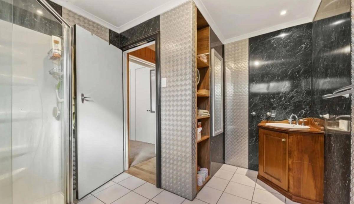 General Store/Take Away  - with a 2 bedroom apartment.