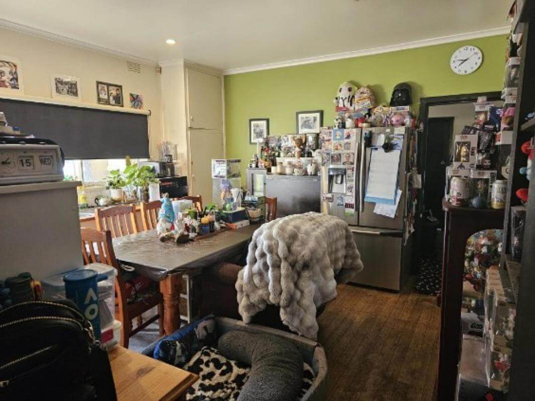 Take Away -  Milk Bar with a 2 bedroom apartment.