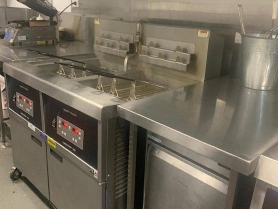 Chicken & Chip OR Fish & Chip shop, Gold Coast north, Near new equipment, Possible for 491 Visa!