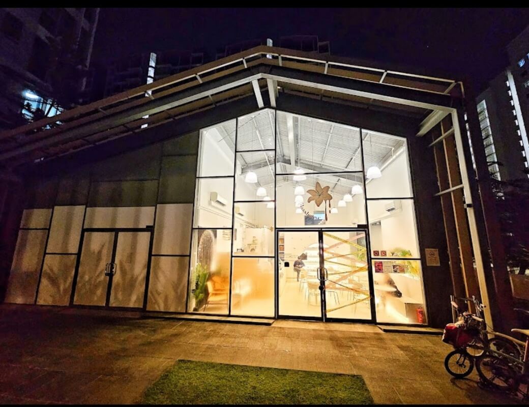 (On Hold)Waffles & Ice Cream Cafe For Takeover Tampines