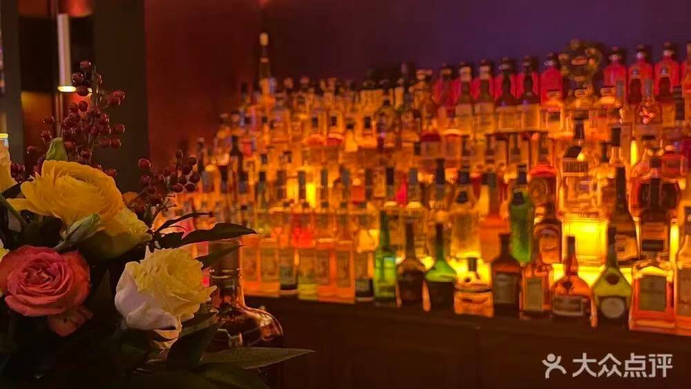 【现金牛项目】上海百万十年酒吧整体转让！