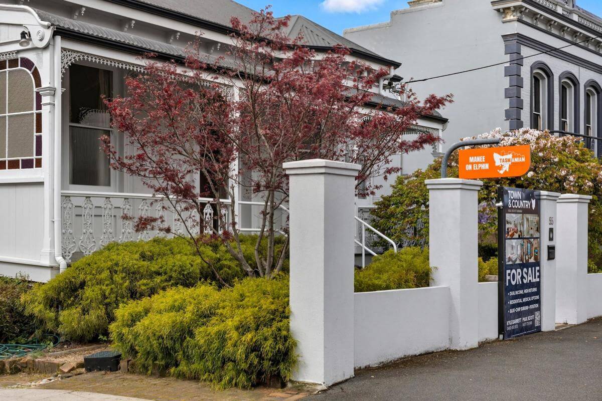 Prime Location Residence with Income or 3 BnB lets (stca) or Health Professional Rooms