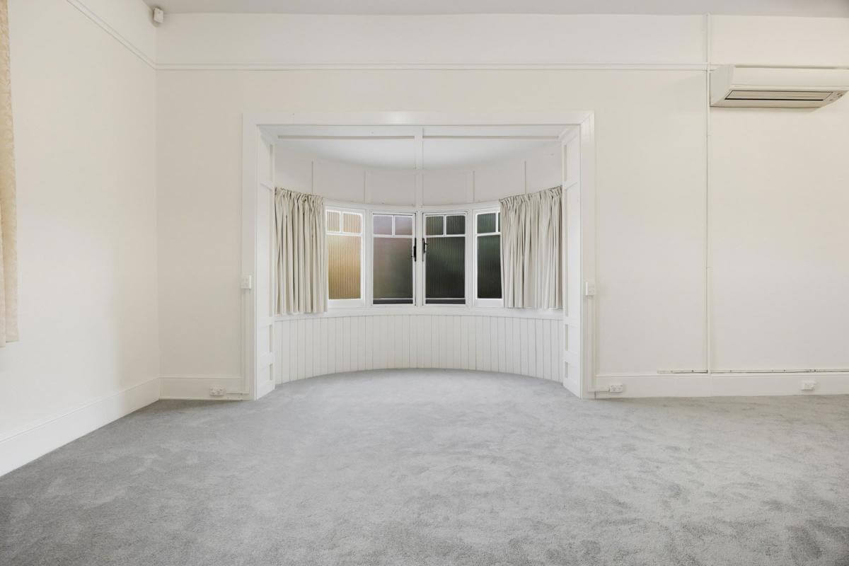 Prime Location Residence with Income or 3 BnB lets (stca) or Health Professional Rooms