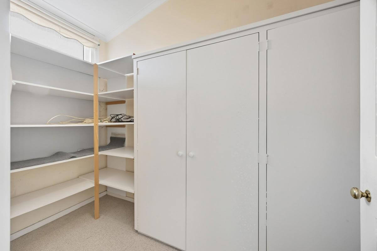 Prime Location Residence with Income or 3 BnB lets (stca) or Health Professional Rooms