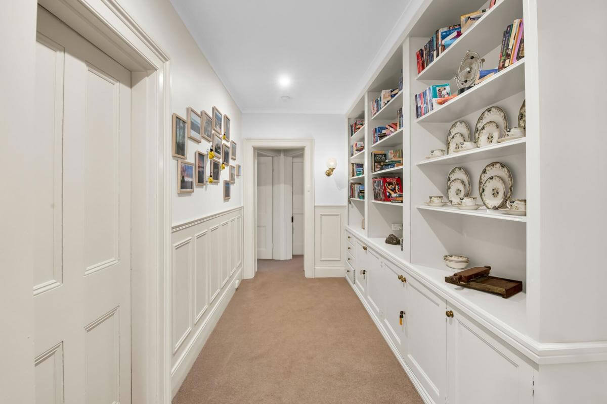 Prime Location Residence with Income or 3 BnB lets (stca) or Health Professional Rooms