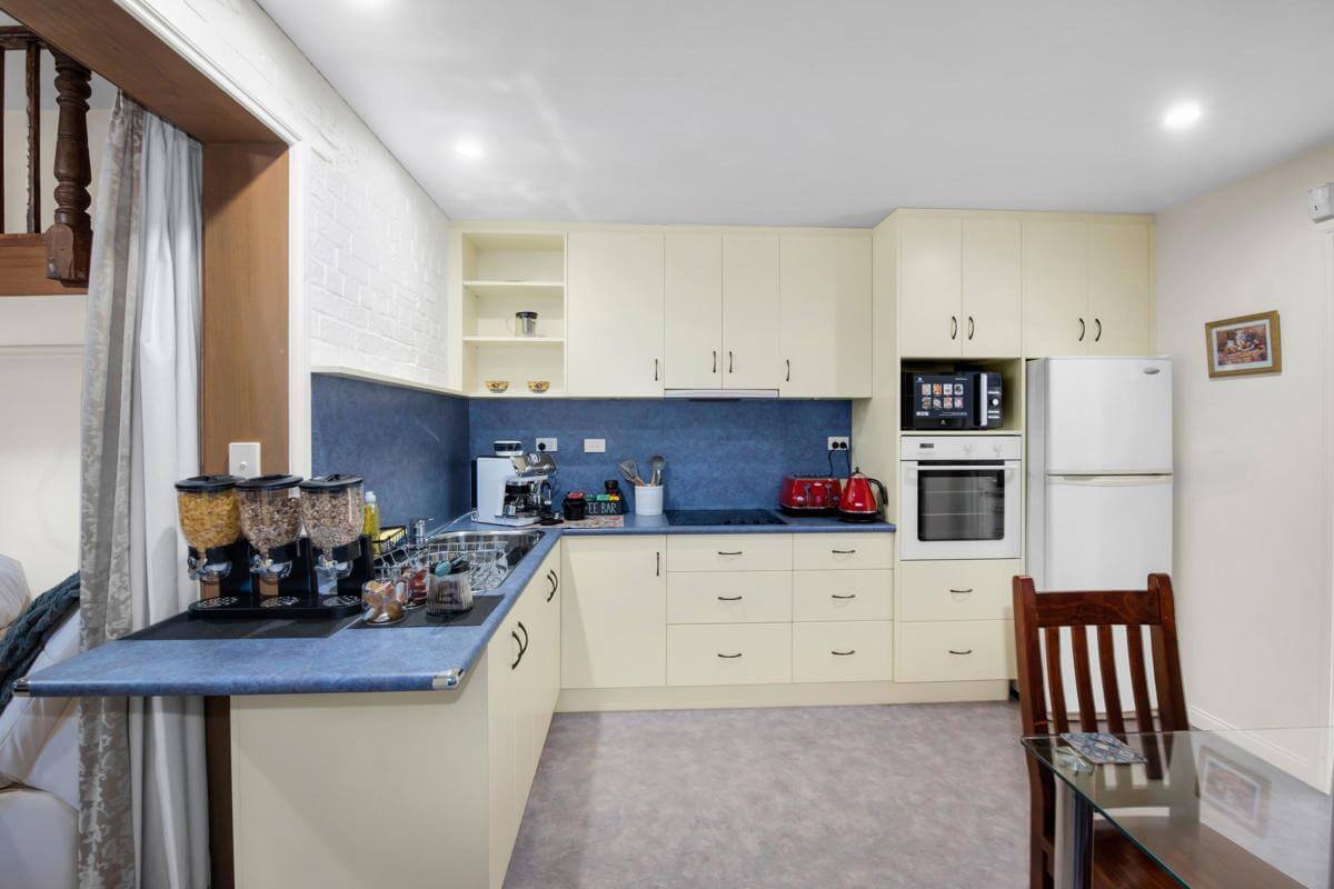 Prime Location Residence with Income or 3 BnB lets (stca) or Health Professional Rooms