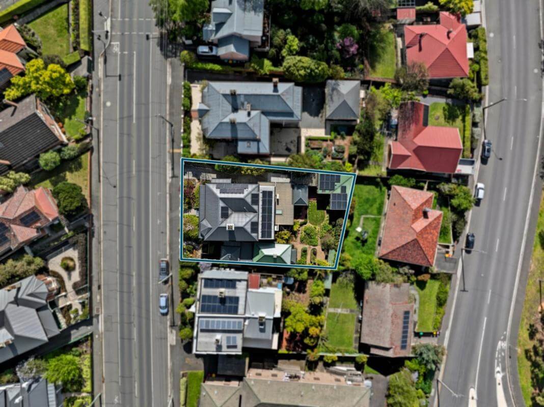 Prime Location Residence with Income or 3 BnB lets (stca) or Health Professional Rooms