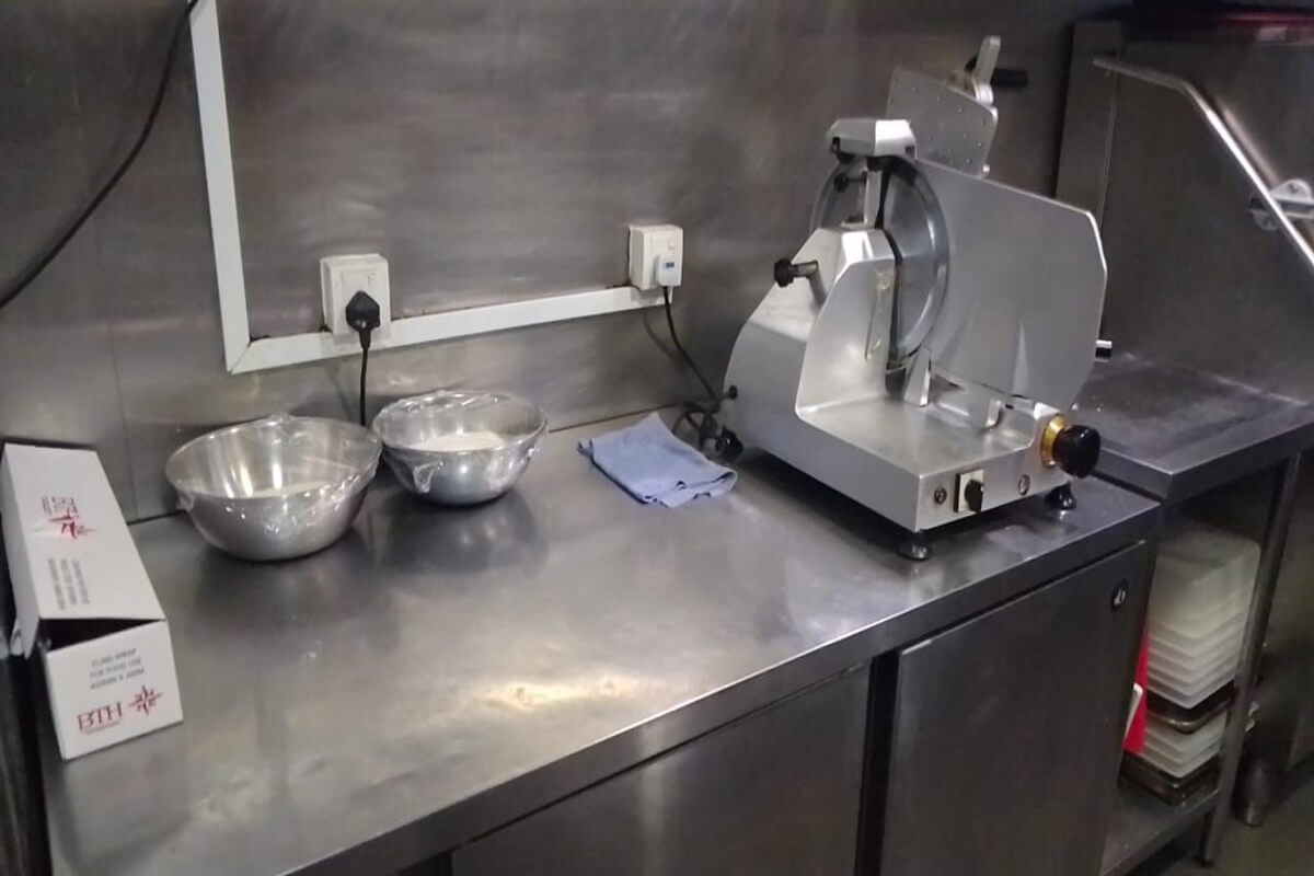 Fully equipped restaurant for take over 