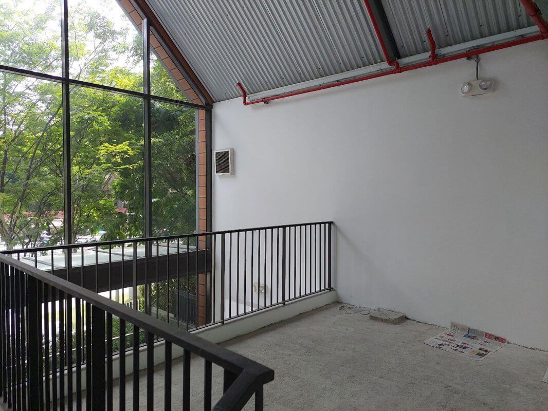 Dual Entrace Cafe For Takeover