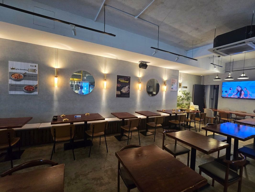 Wide And Prominent Frontage High Footfall Ready To Operate